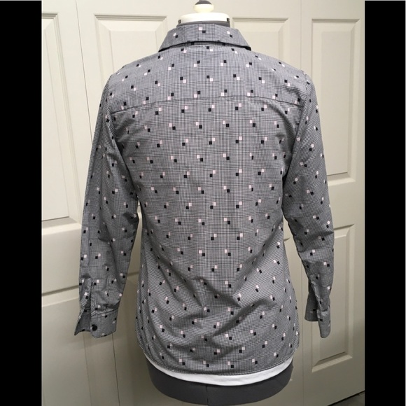 Cotton and polyester wrinkle free blouse. Square bottom. - Picture 2 of 5